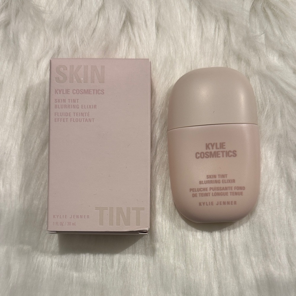 Kylie Cosmetics skin tint blurring elixir 6W